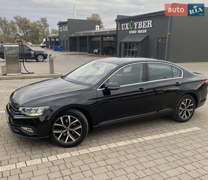 Седан Volkswagen Passat 2020 в Дрогобичі