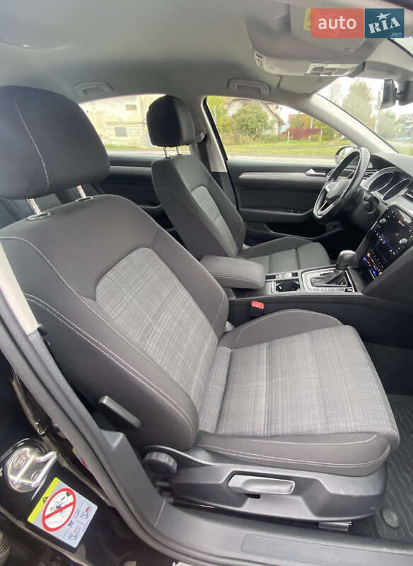 Седан Volkswagen Passat 2020 в Дрогобичі