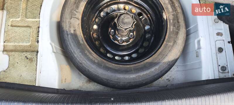 Седан Volkswagen Passat 2000 в Помічній