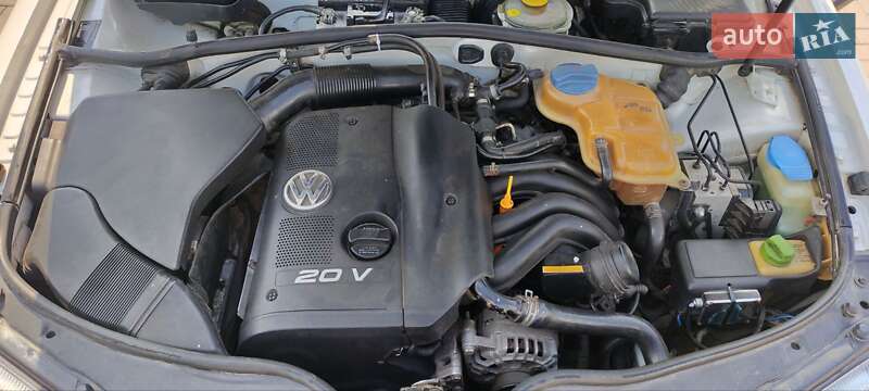 Седан Volkswagen Passat 2000 в Помічній