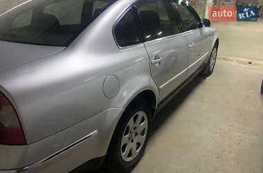 Седан Volkswagen Passat 2003 в 