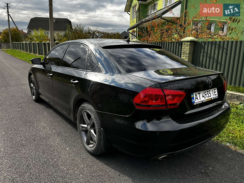 Седан Volkswagen Passat 2012 в Ивано-Франковске