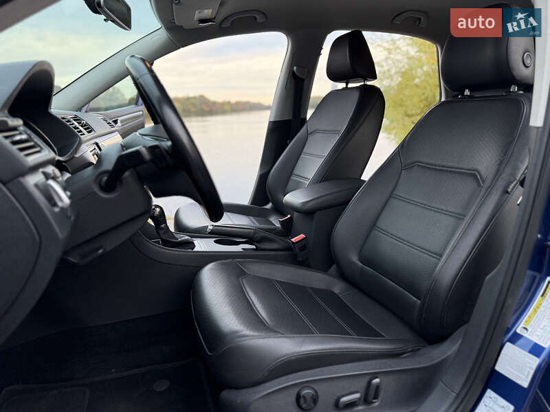 Седан Volkswagen Passat 2016 в Киеве
