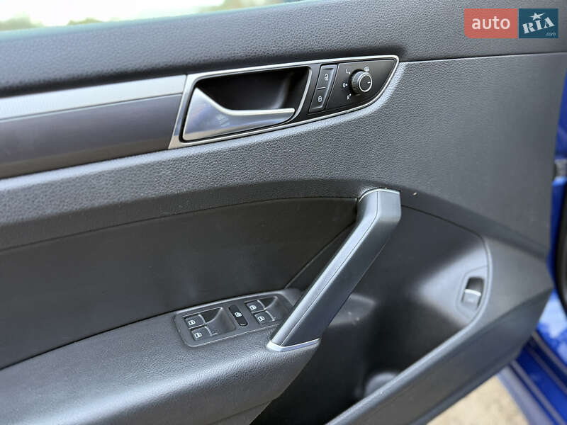 Седан Volkswagen Passat 2016 в Киеве