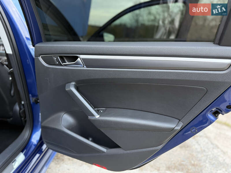 Седан Volkswagen Passat 2016 в Киеве