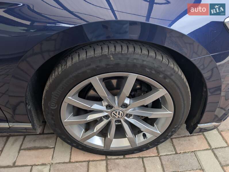Универсал Volkswagen Passat 2018 в Киеве