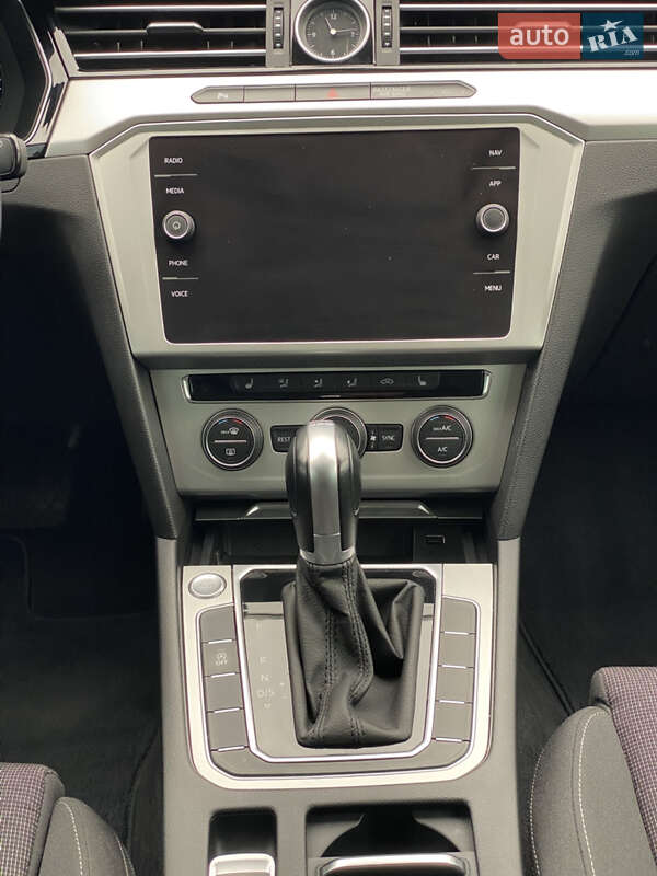 Універсал Volkswagen Passat 2018 в Києві