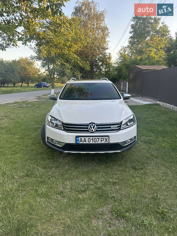 Универсал Volkswagen Passat 2013 в Киеве
