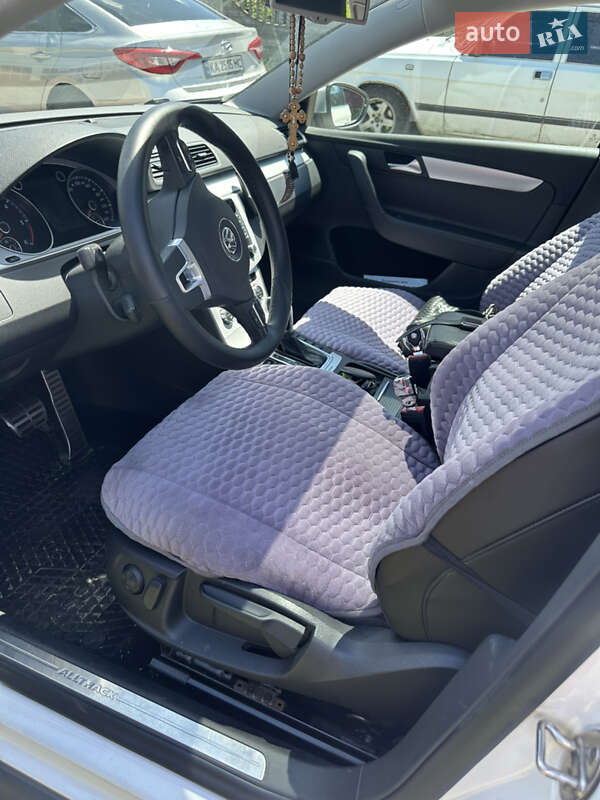 Универсал Volkswagen Passat 2013 в Киеве