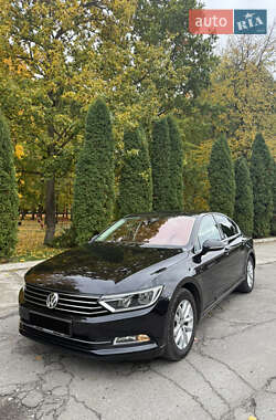 Седан Volkswagen Passat 2018 в Вараше