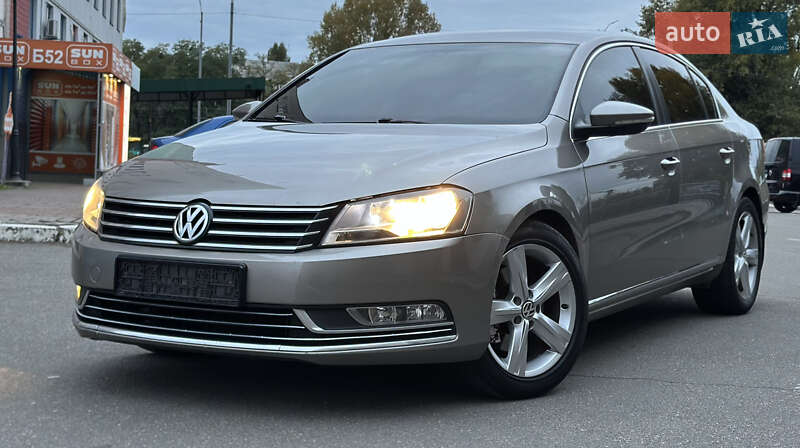 Седан Volkswagen Passat 2011 в Киеве