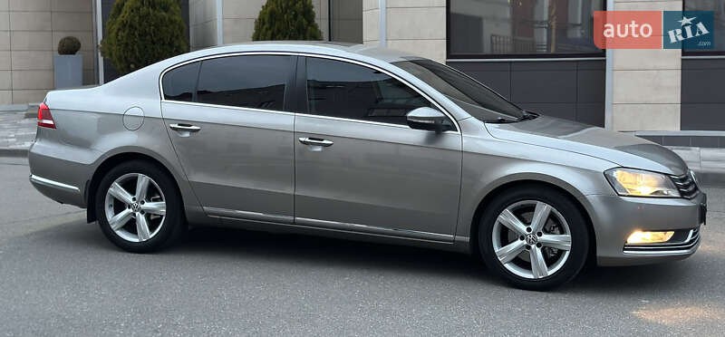 Седан Volkswagen Passat 2011 в Киеве
