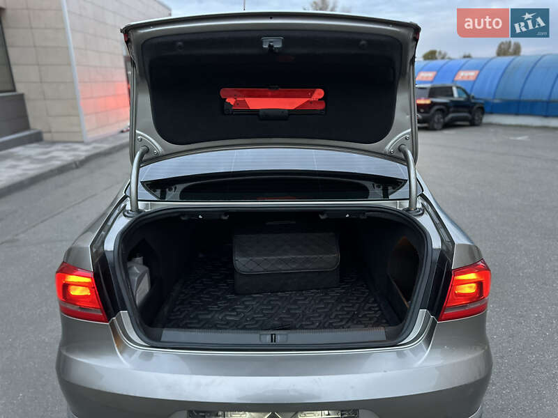 Седан Volkswagen Passat 2011 в Киеве