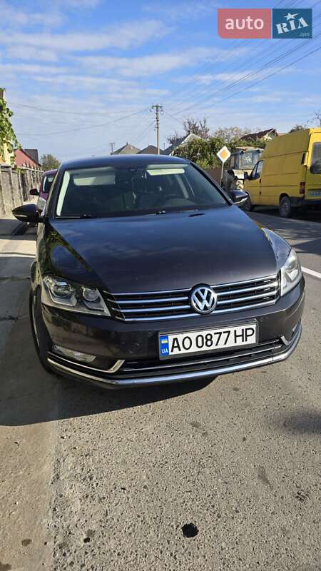 Седан Volkswagen Passat 2011 в Виноградове