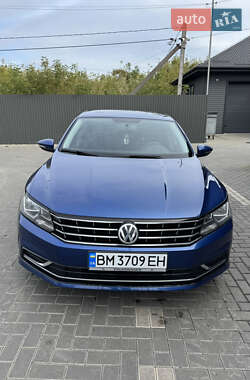 Седан Volkswagen Passat 2016 в Ровно