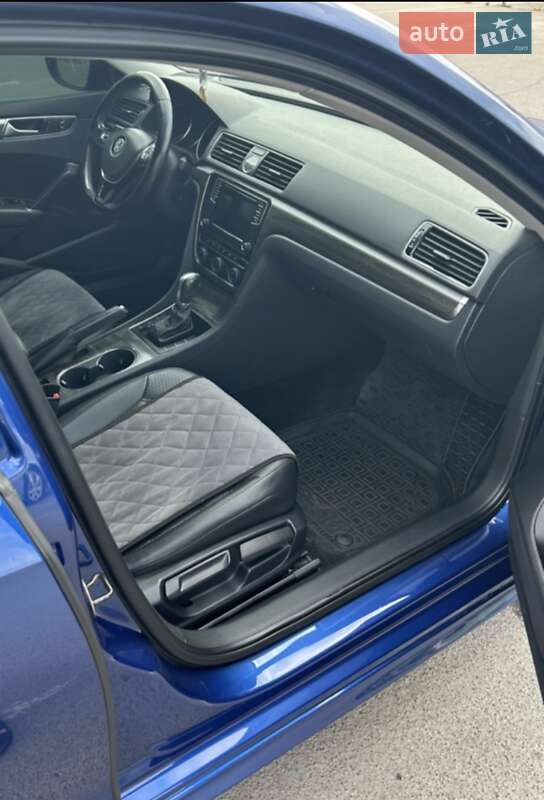 Седан Volkswagen Passat 2016 в Ровно