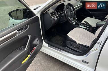 Седан Volkswagen Passat 2016 в Киеве