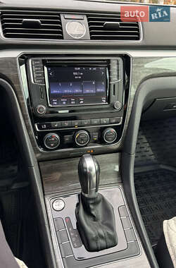 Седан Volkswagen Passat 2016 в Киеве