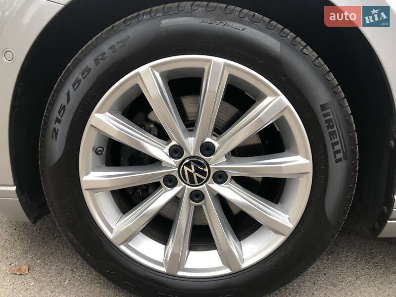 Универсал Volkswagen Passat 2020 в Киеве