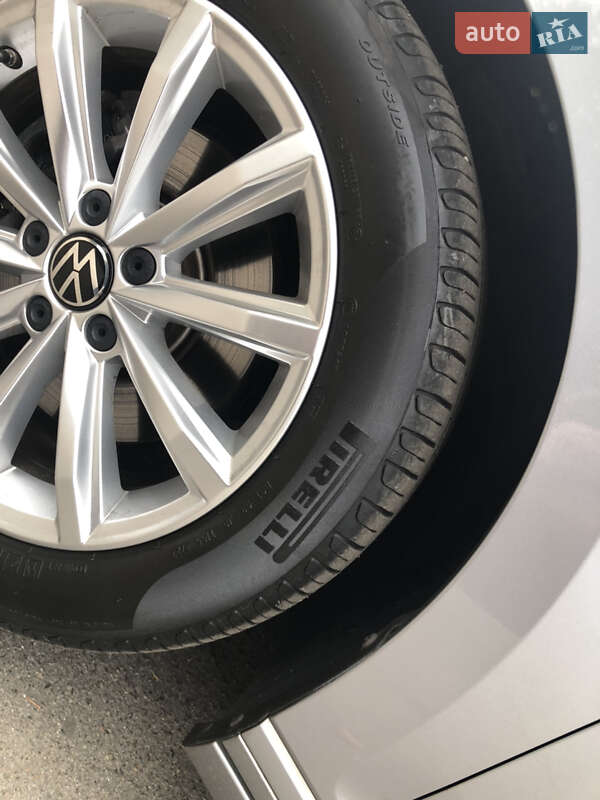 Универсал Volkswagen Passat 2020 в Киеве