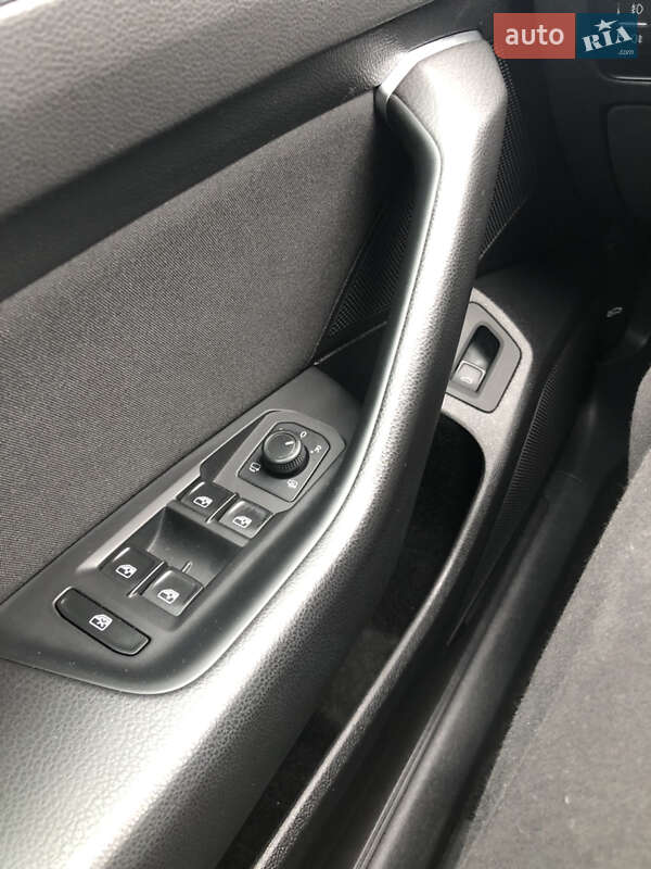 Универсал Volkswagen Passat 2020 в Киеве