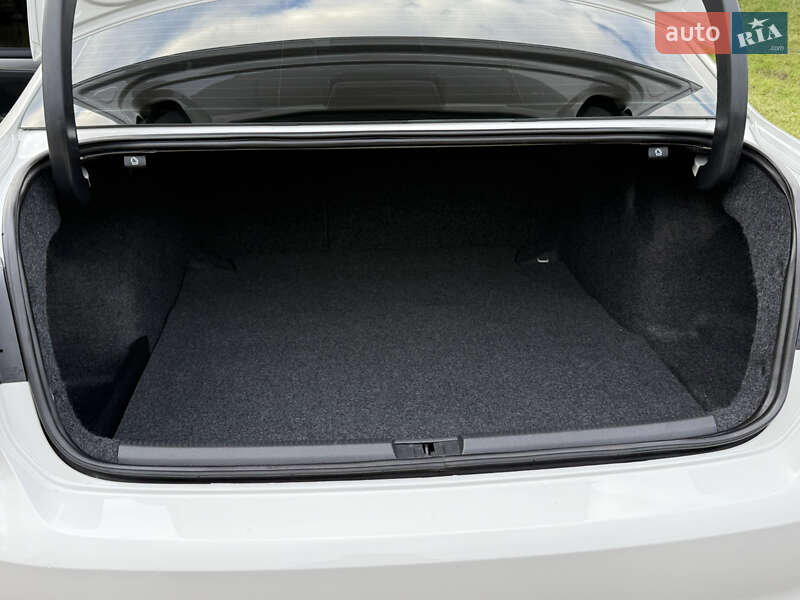 Седан Volkswagen Passat 2015 в Дубні фото 31 Седан Volkswagen Passat 2015 в Дубні