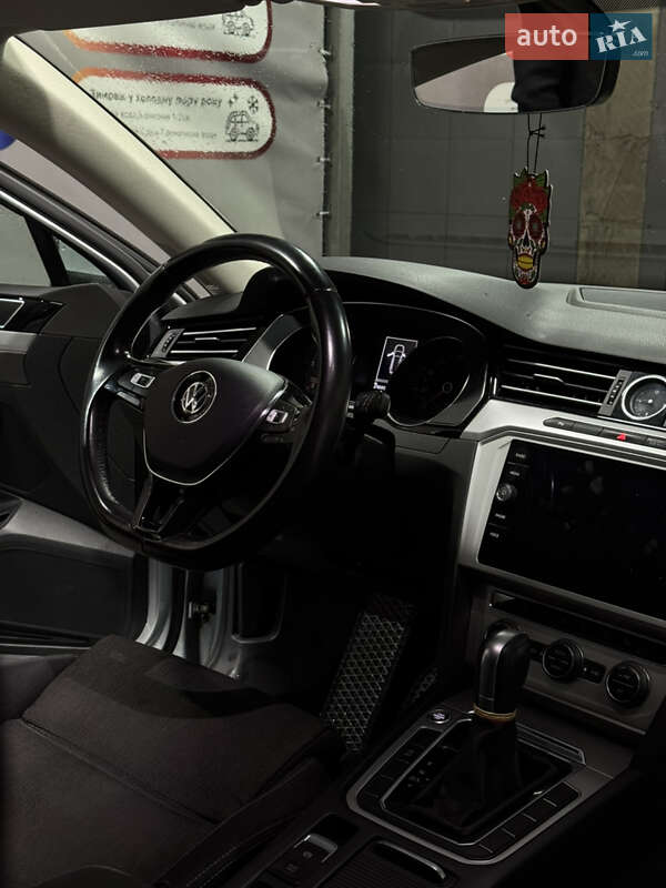 Універсал Volkswagen Passat 2017 в Києві фото 17 Універсал Volkswagen Passat 2017 в Києві