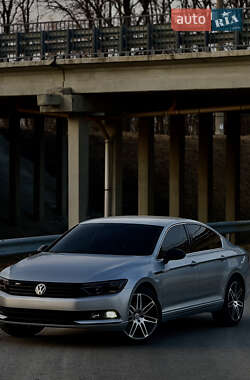 Седан Volkswagen Passat 2015 в Звягеле