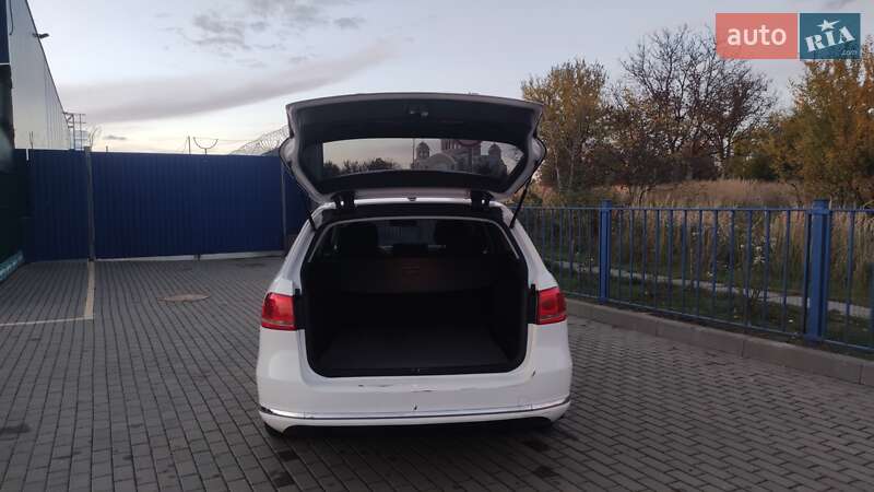 Універсал Volkswagen Passat 2012 в Дрогобичі