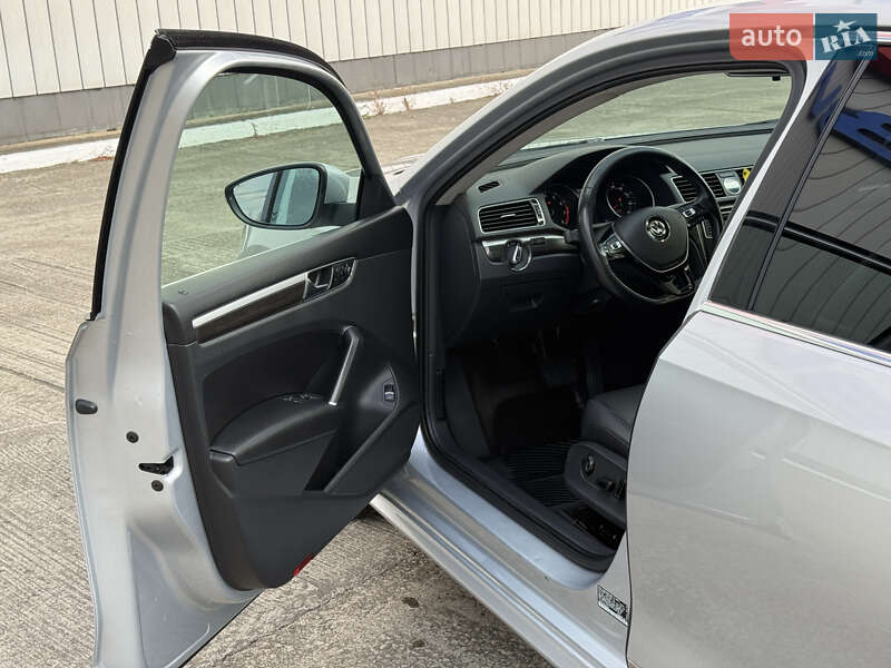 Седан Volkswagen Passat 2015 в Чернівцях