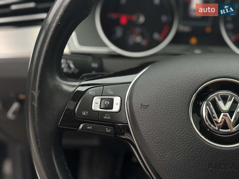 Универсал Volkswagen Passat 2018 в Киеве фото 18 Универсал Volkswagen Passat 2018 в Киеве