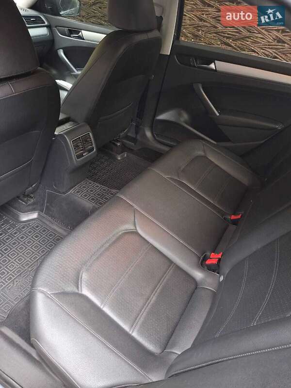 Седан Volkswagen Passat 2013 в Києві