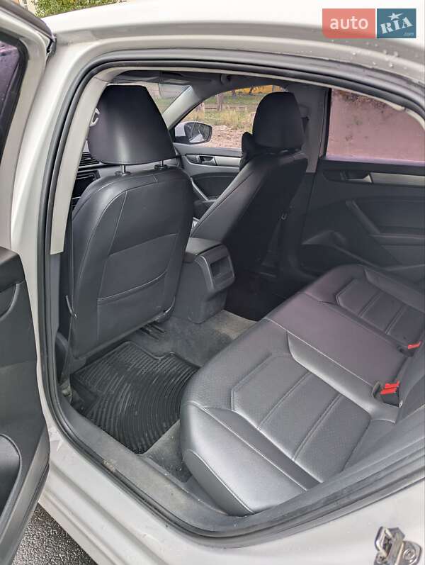 Седан Volkswagen Passat 2015 в Києві
