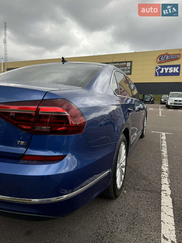 Седан Volkswagen Passat 2017 в Ровно