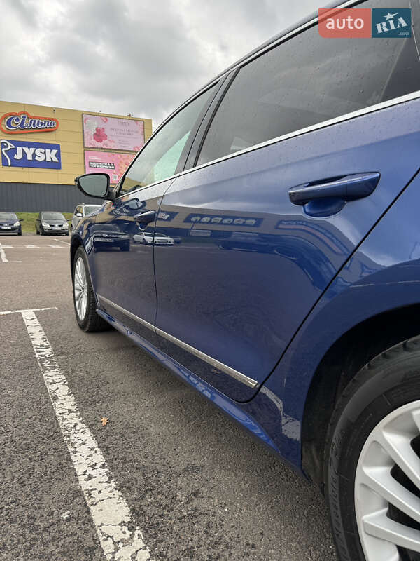 Седан Volkswagen Passat 2017 в Ровно