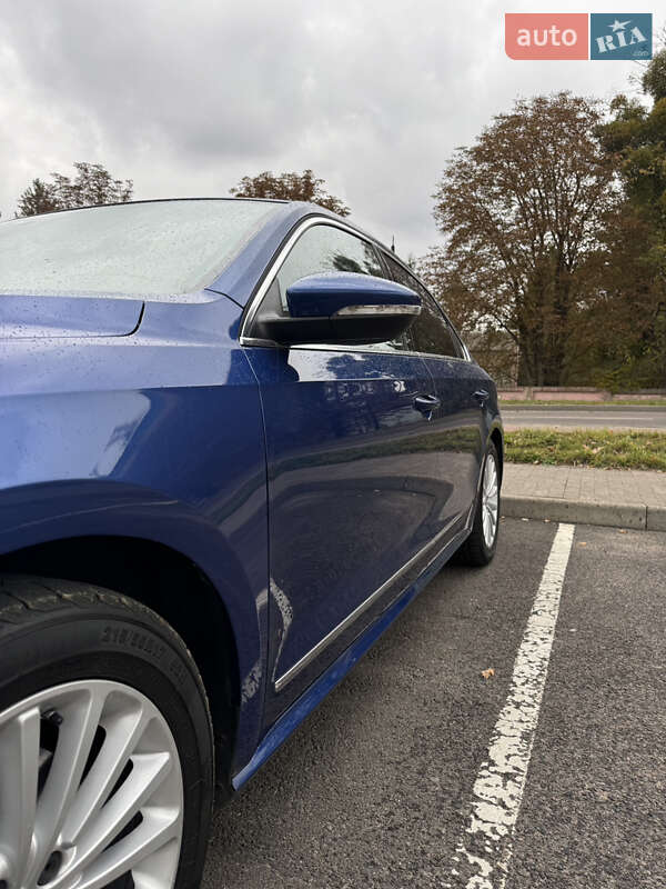 Седан Volkswagen Passat 2017 в Ровно