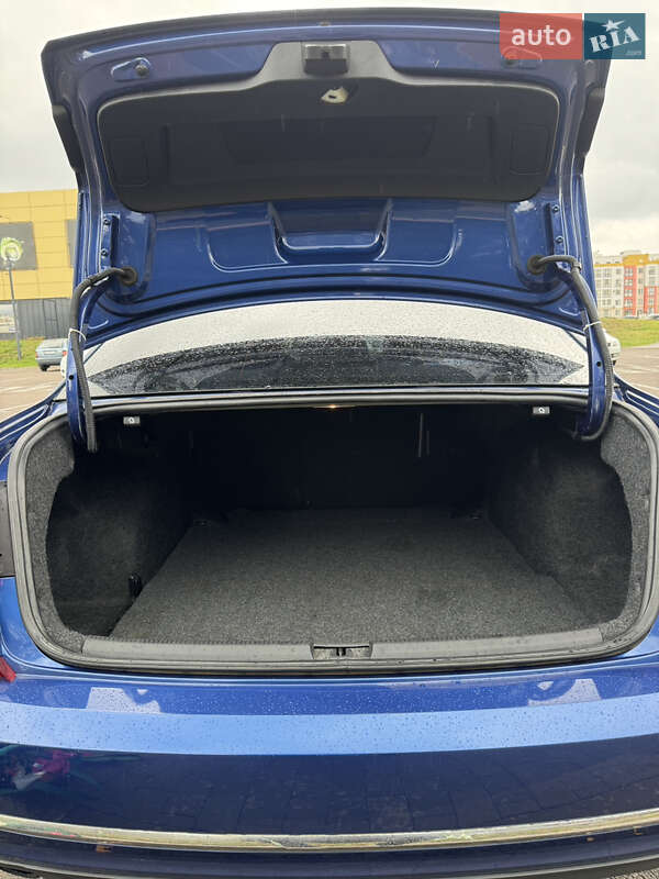 Седан Volkswagen Passat 2017 в Ровно
