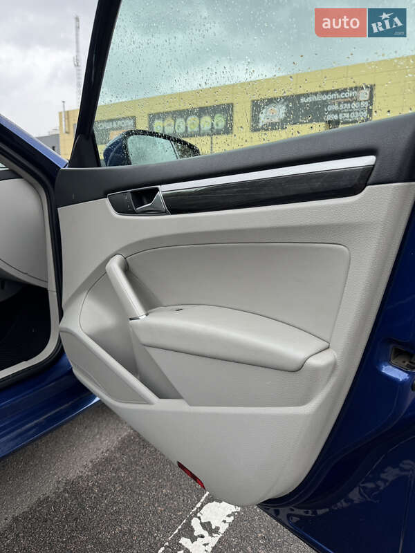 Седан Volkswagen Passat 2017 в Ровно