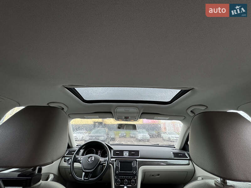 Седан Volkswagen Passat 2017 в Ровно