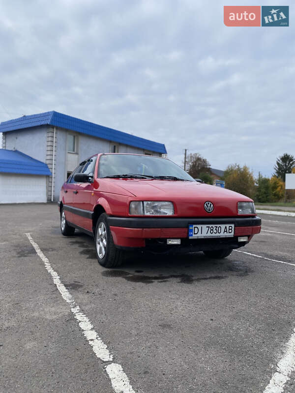 Седан Volkswagen Passat 1992 в Радивиліві
