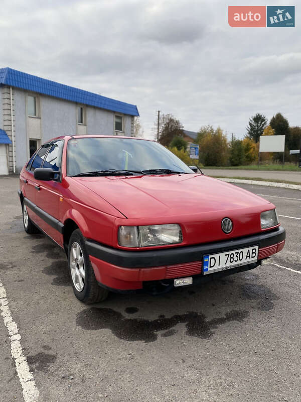 Седан Volkswagen Passat 1992 в Радивиліві