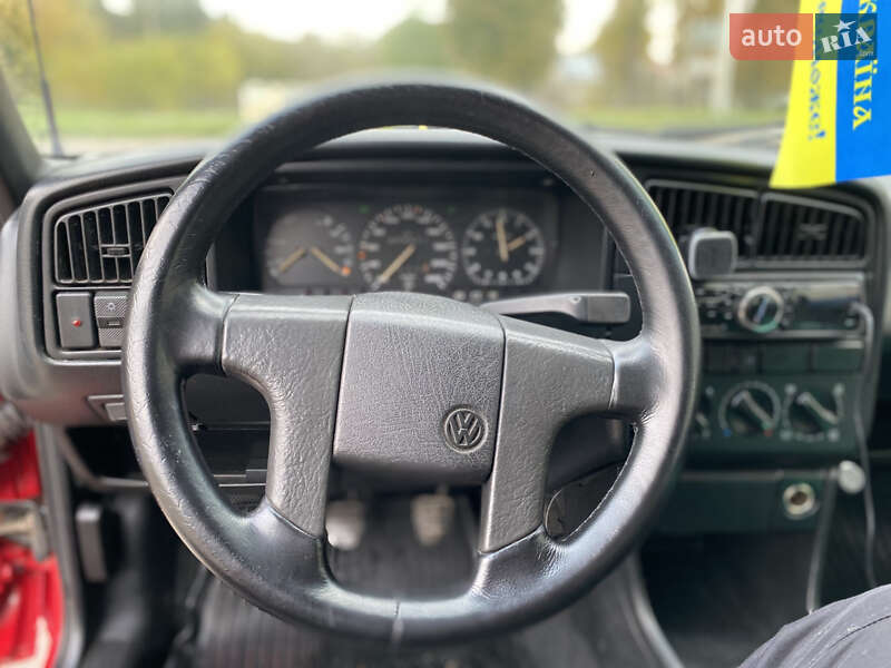 Седан Volkswagen Passat 1992 в Радивиліві
