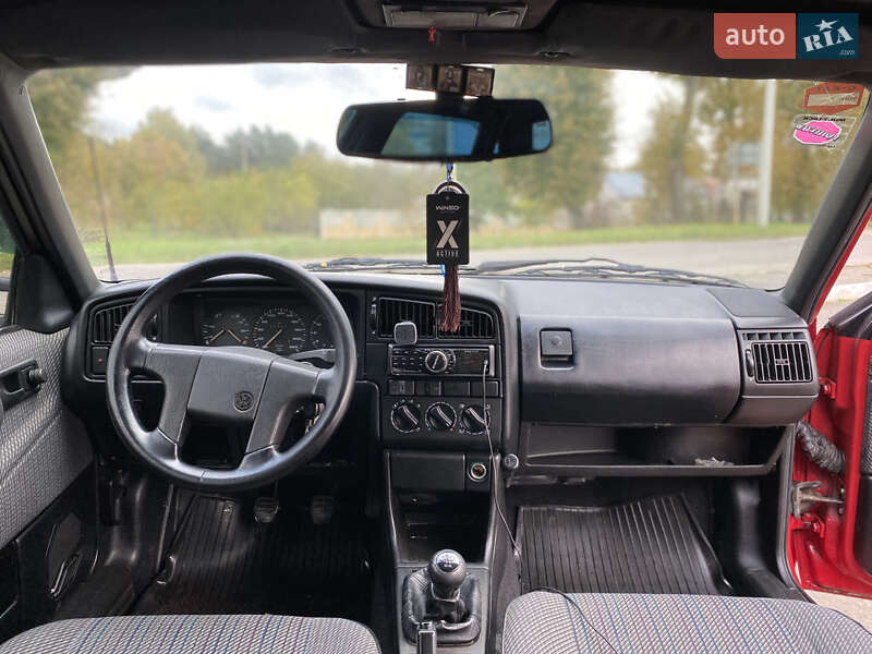 Седан Volkswagen Passat 1992 в Радивиліві