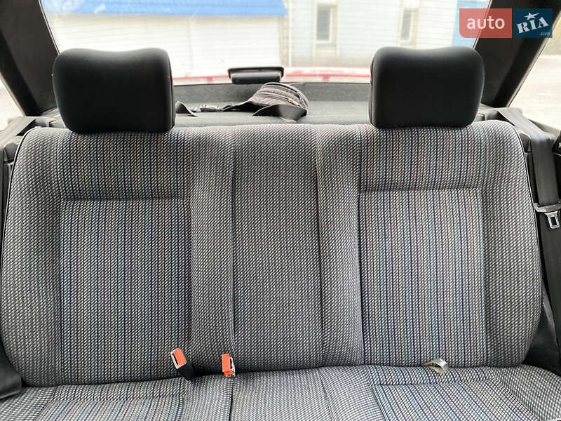 Седан Volkswagen Passat 1992 в Радивиліві