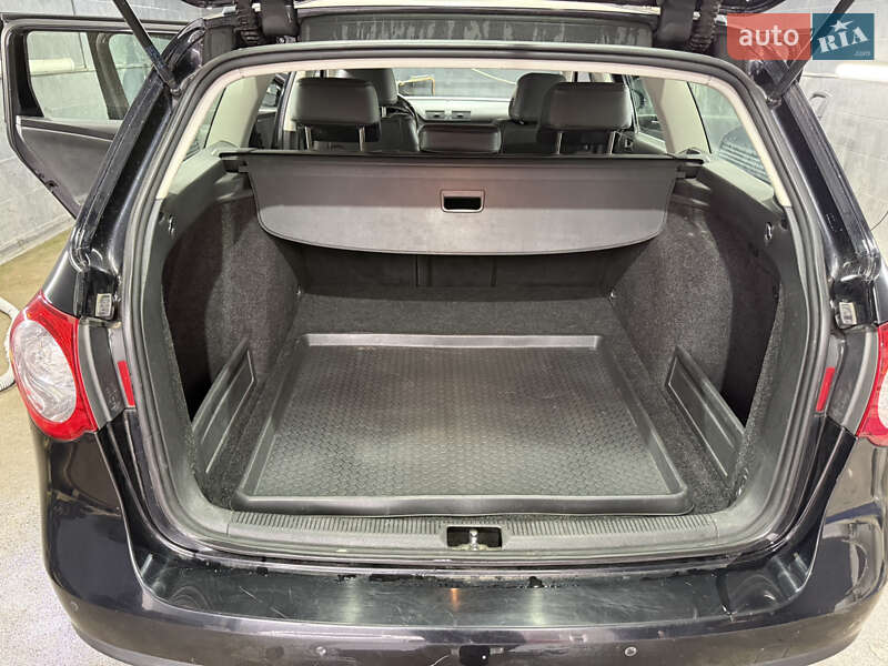 Універсал Volkswagen Passat 2010 в Нововолинську