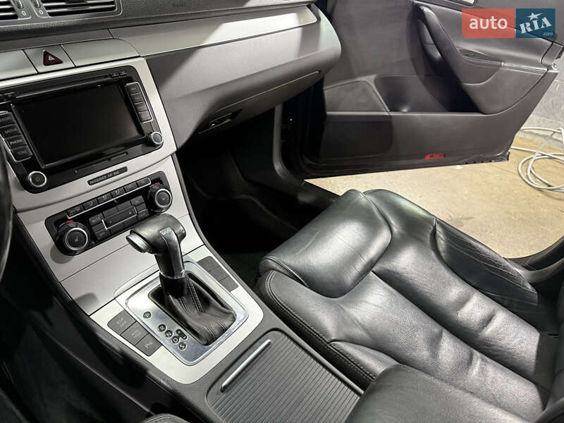 Універсал Volkswagen Passat 2010 в Нововолинську