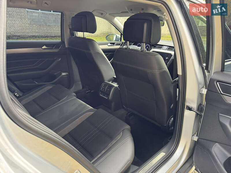 Универсал Volkswagen Passat 2020 в Корце