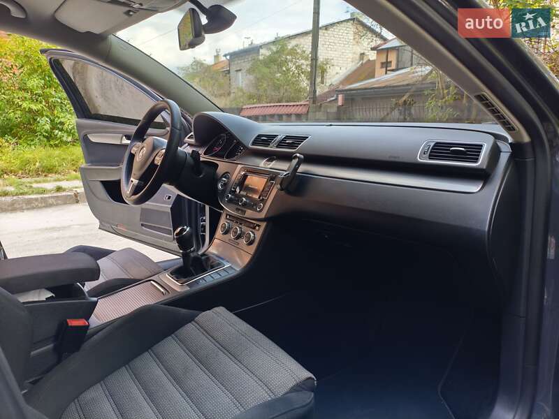 Універсал Volkswagen Passat 2012 в Львові фото 19 Універсал Volkswagen Passat 2012 в Львові
