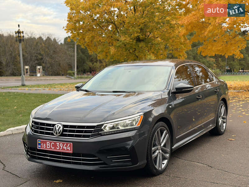 Седан Volkswagen Passat 2017 в Ровно