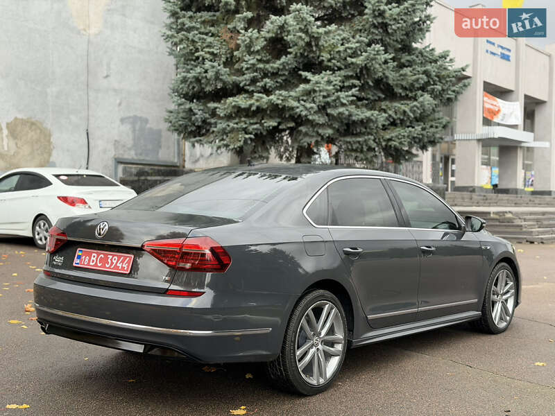 Седан Volkswagen Passat 2017 в Ровно